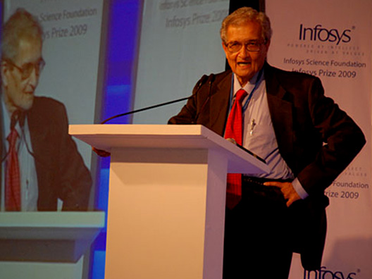 Professor Amartya Sen reading the winner's citation