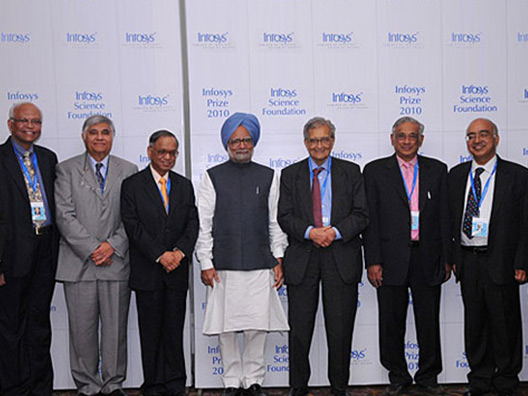 Jury Chairs and Trustees alongside the Prime Minister of India