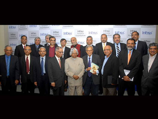 Dr. Kalam along with the Trustees of the ISF, the laureates and the jury chairs of the Infosys Prize 2011