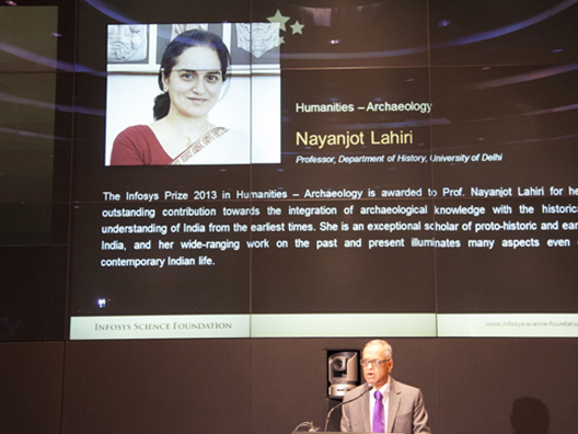 Narayana Murthy, Category Anchor Trustee, announces the Infosys Prize 2013 Humanities - Archaeology Laureate, Prof. Nayanjot Lahiri