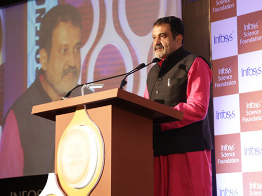 Mr. Mohandas Pai, Trustee- ISF, delivers the vote of thanks