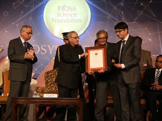 Prize Presentation by Shri Pranab Mukherjee to winner Prof. Jonardon Ganeri with Prof. Amartya Sen and Mr. Narayana Murthy
