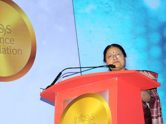 Prof Sanghamitra Bandopadhyay giving her response on receiving the Infosys Prize 2017 in Engineering and Computer Science