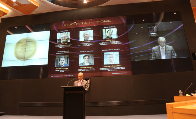 Narayana Murthy delivers the welcome address and introduces the jury chairs