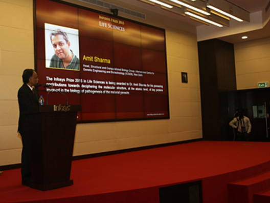 President of the ISF, S D Shibulal, annouces the winner of the InfosysPrize in Life Sciences