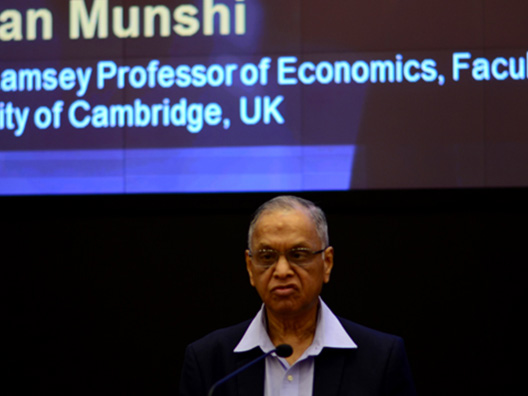 Narayana Murthy, Trustee of the ISF, announces Infosys Prize 2016 Social Sciences winner