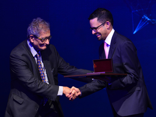 Prof. Amartya Sen congratulates Prof. Sunil Amrith on winning the Infosys Prize