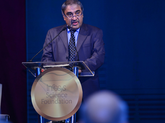 Prof. Pradeep Khosla, Jury Chair, Engineering and Computer Science, announces the winner and describes his work