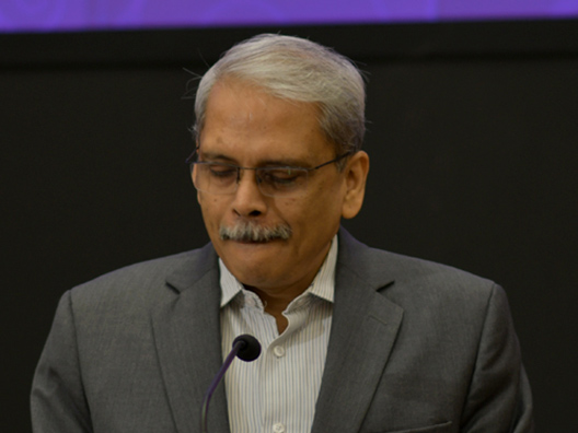 Kris Gopalakrishnan announcing the Infosys Prize 2017 winner in the Physical Sciences Category