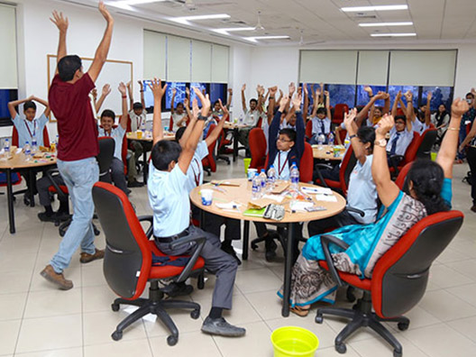 Science workshop on fluid pressure in progress