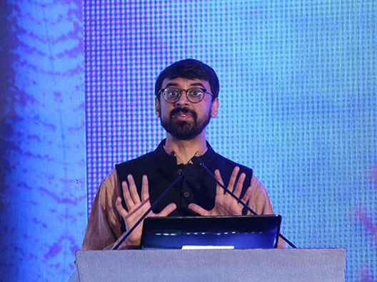 Prof. Manjul Bhargava talks to the audience about math tricks, prime numbers, and more