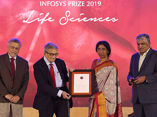 Infosys Prize 2019 laureate (Life Sciences category) Dr. Manjula Reddy receives her award from the Chief Guest, Prof. Amartya Sen