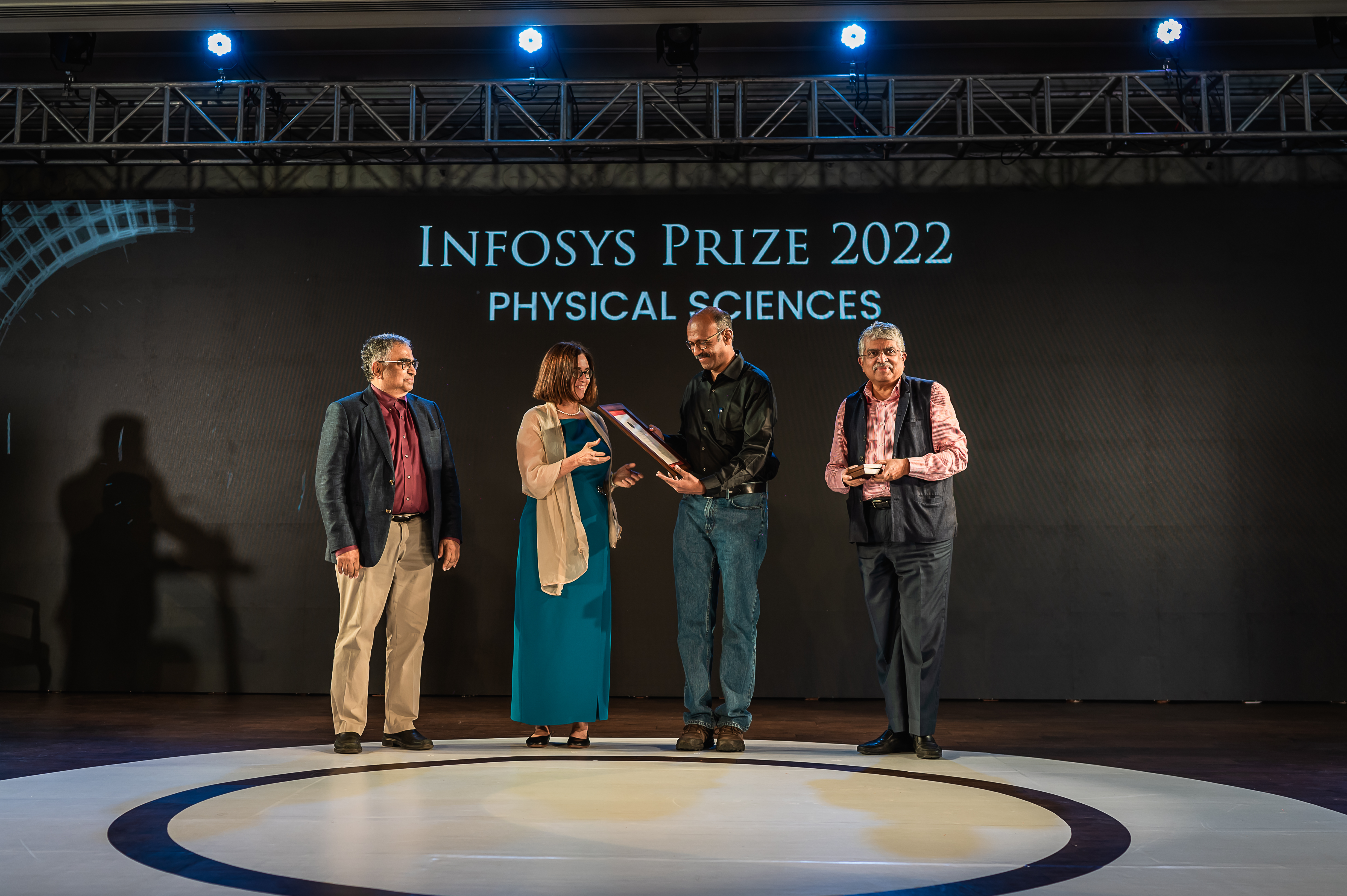 Prof. Shrinivas Kulkarni, Prof. Shafi Goldwasser and Mr. Nandan Nilekani presenting the Infosys Prize 2022 to Prof. Nissim Kanekar