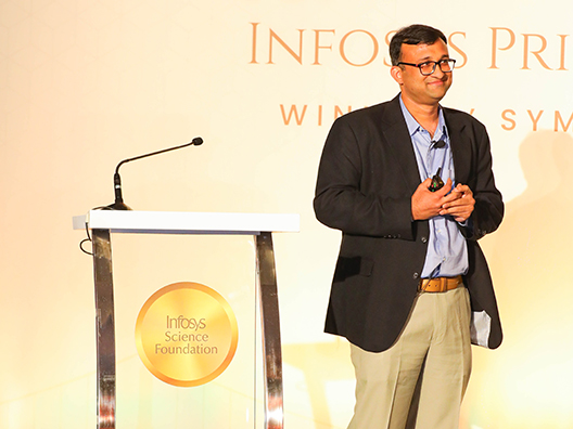 Prof. Shyam Gollakota presenting his work at the Infosys Prize Winners’ Symposium 2024