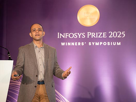 Prof. Sabyasachi Mukherjee, 2025 mathematical sciences winner presenting his work at the Infosys Prize Winners’ Symposium