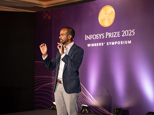 Prof. Karthish Manthiram, 2025 physical sciences winner presenting his work at the Infosys Prize Winners’ Symposium 2025