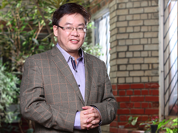 Prof. Lawrence Liang